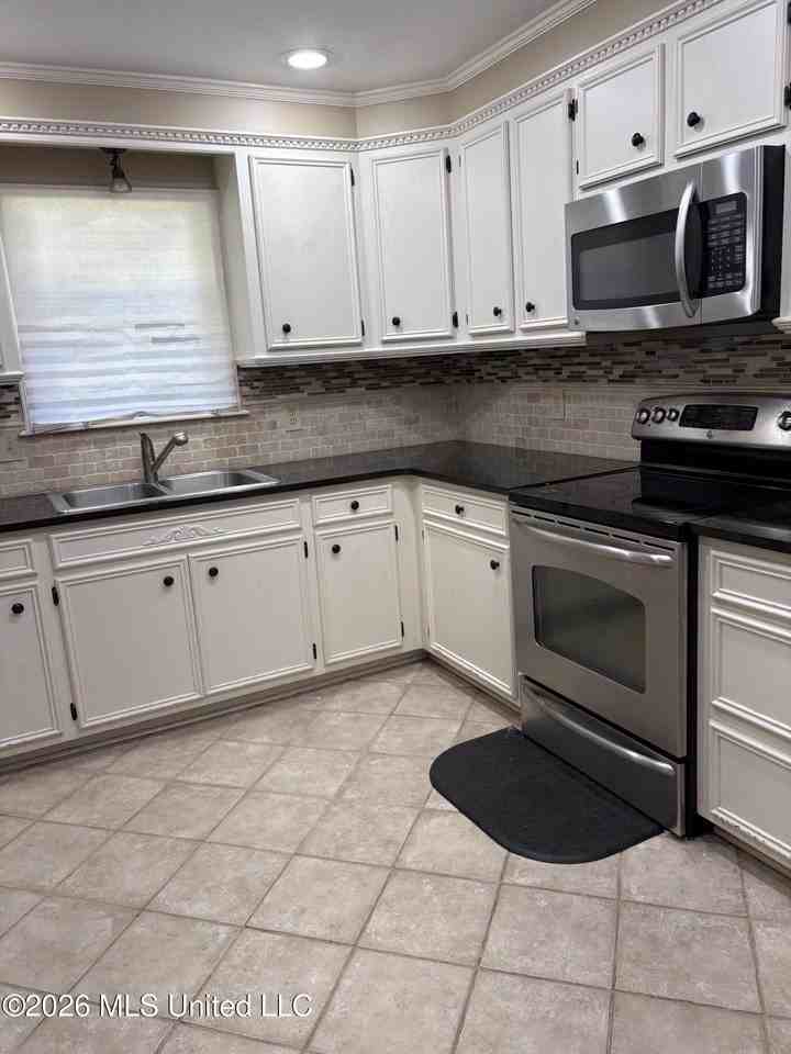 440 Brentwood Dr - Photo 3 of 11