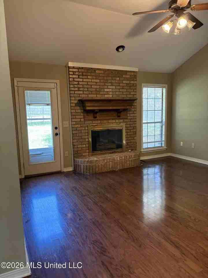 440 Brentwood Dr - Photo 6 of 11