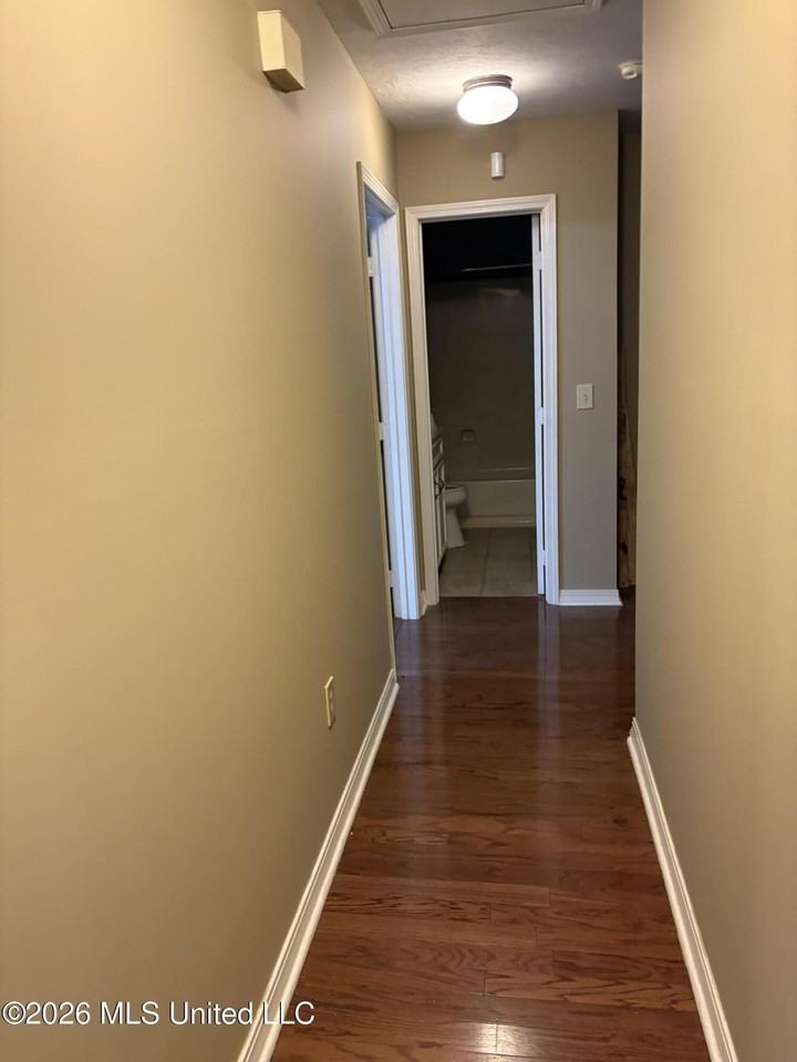 440 Brentwood Dr - Photo 7 of 11