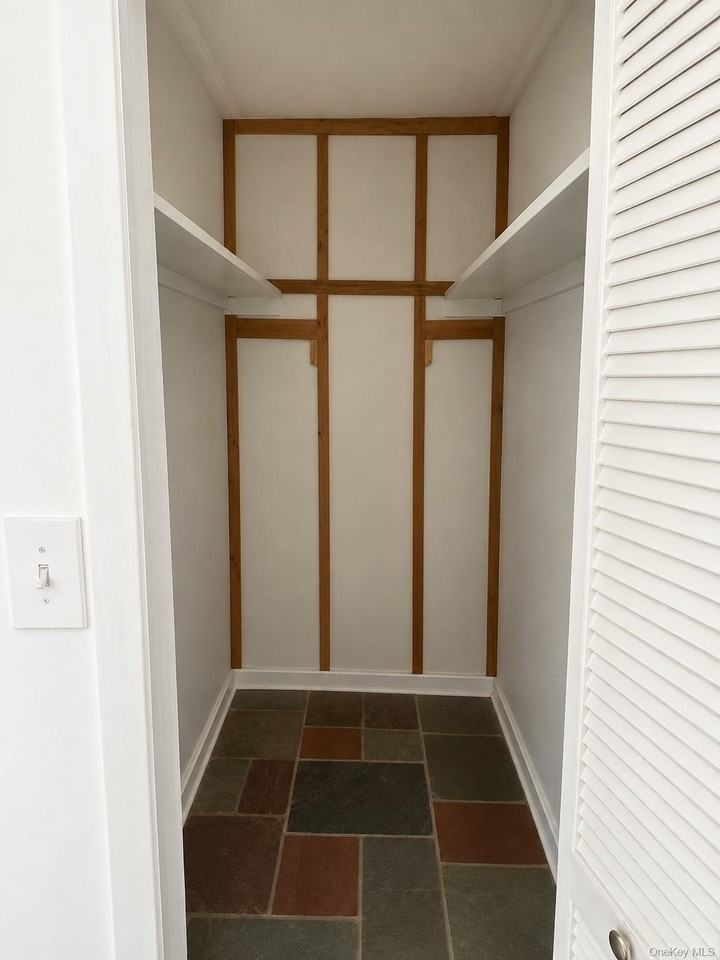 40 Maplewood Dr - Photo 5 of 33