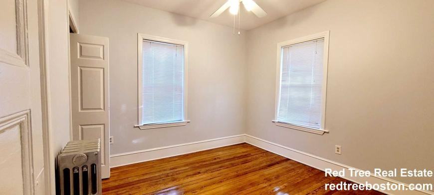 24 Dalrymple St - Photo 5 of 10