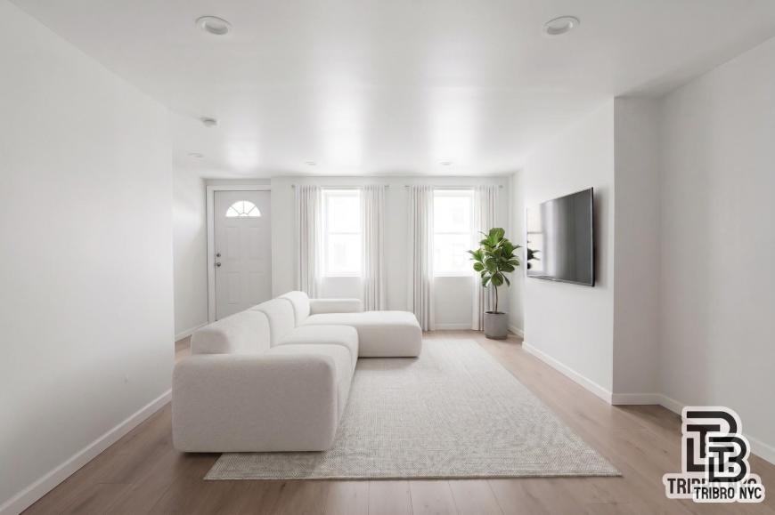 126 Hall St - Photo 5 of 10