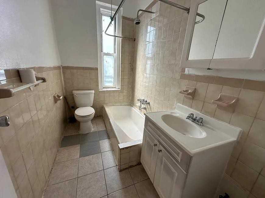 2330 Valentine Ave - Photo 4 of 4