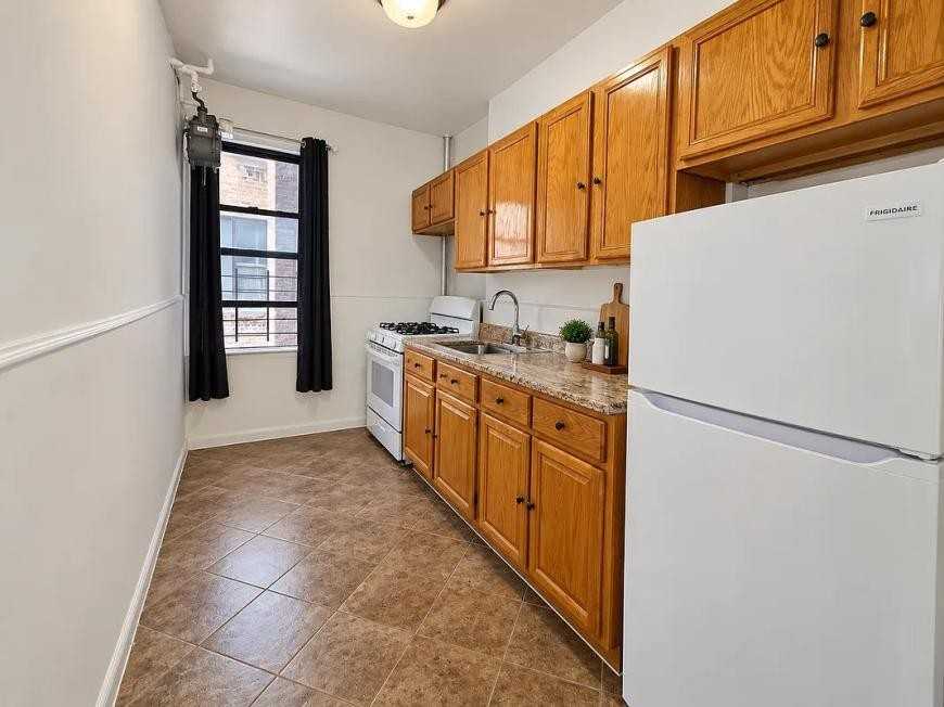 3230 Steuben Ave - Photo 3 of 4