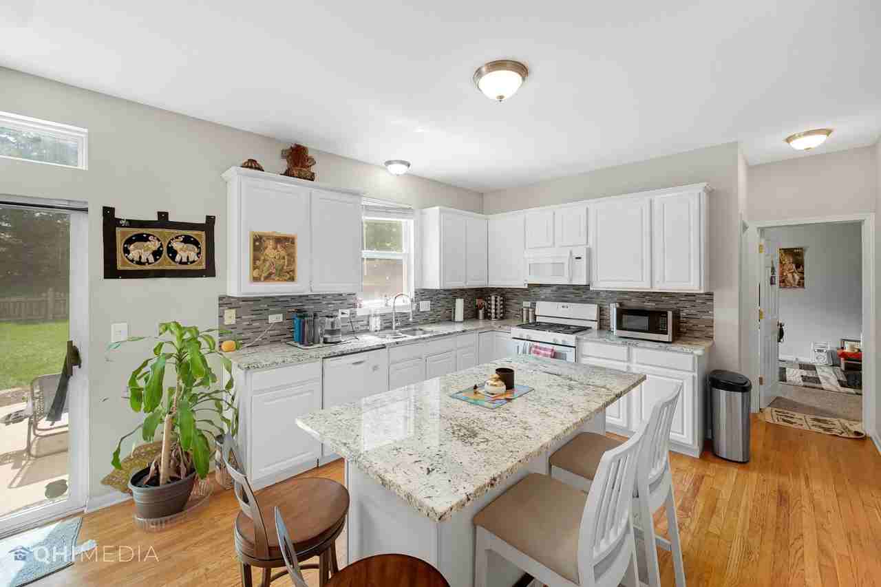 3569 Charlemaine Dr - Photo 6 of 30