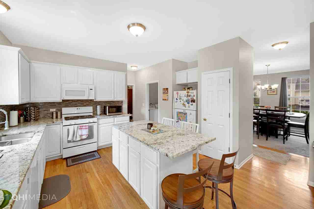 3569 Charlemaine Dr - Photo 7 of 30