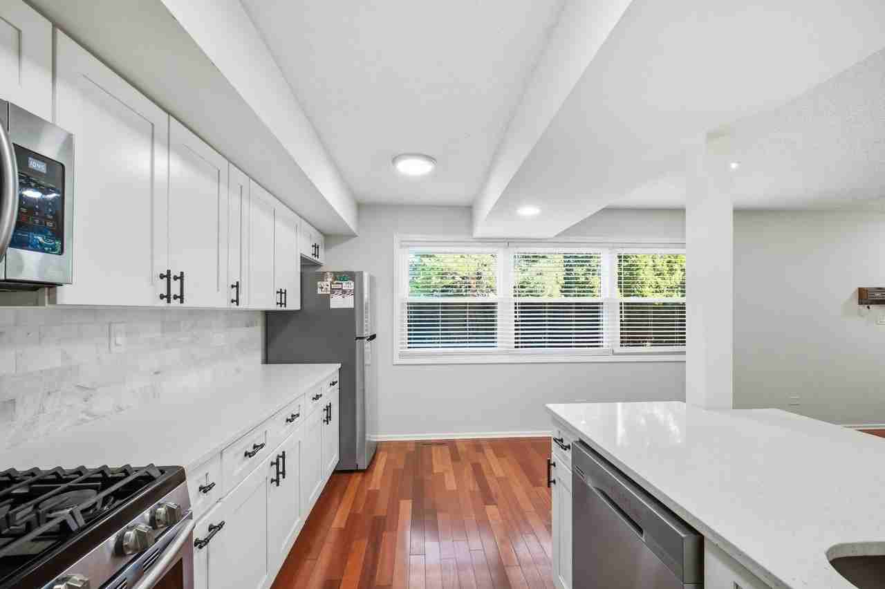 1204 Inverrary Ln - Photo 4 of 21