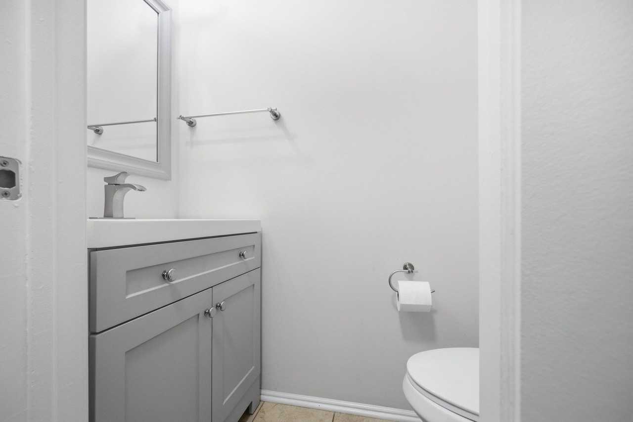 1204 Inverrary Ln - Photo 6 of 21