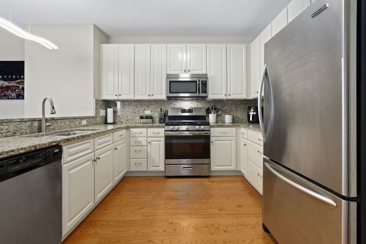 1600 S Prairie Ave #1204 - Photo 5 of 17