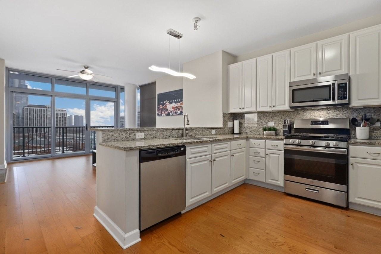 1600 S Prairie Ave #1204 - Photo 6 of 17
