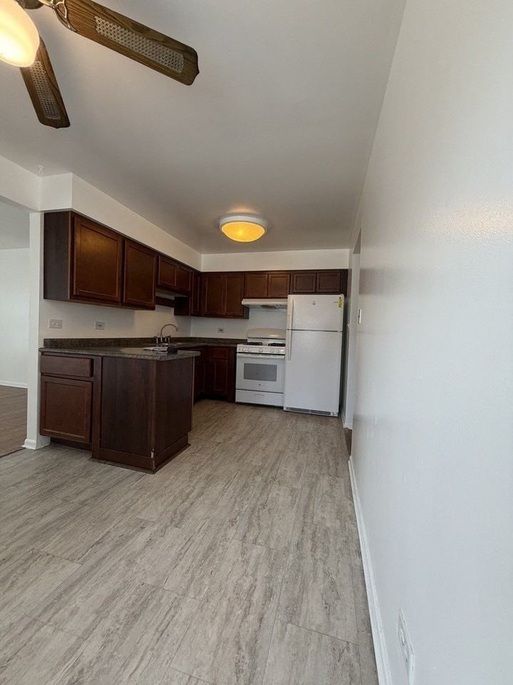 4549 Forest Ave #2S - Photo 5 of 8