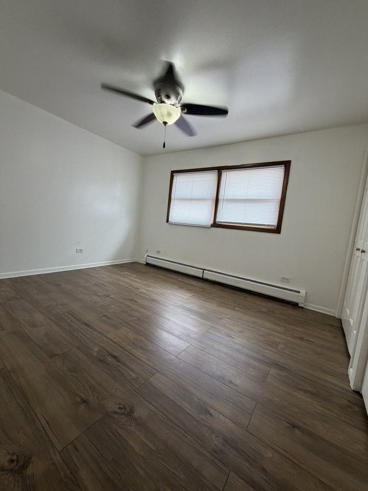 4549 Forest Ave #2S - Photo 7 of 8