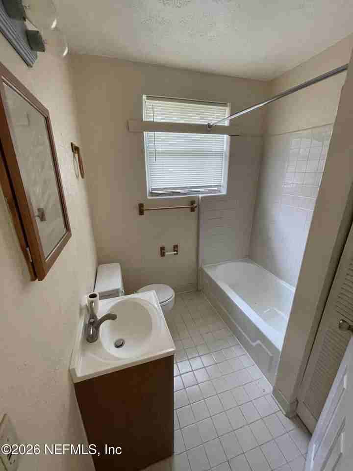 2179 W 40th St - Photo 6 of 9
