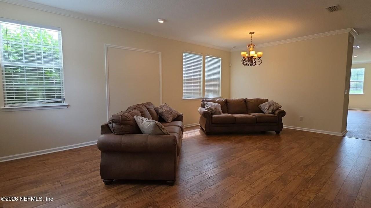 2919 Bent Bow Ln - Photo 4 of 21