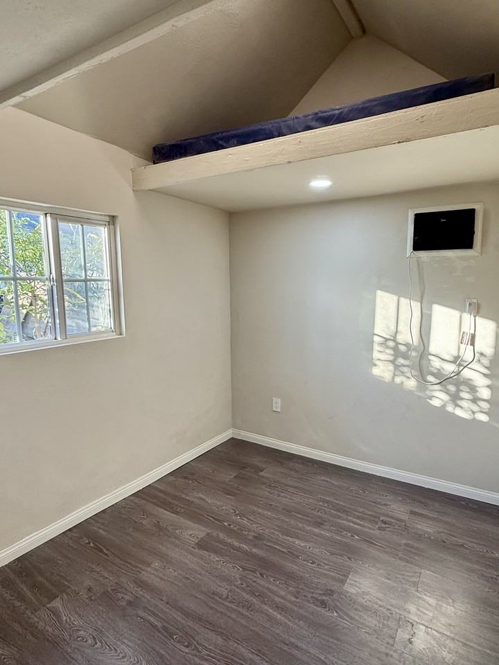 5795 Kenwood Place - C Studio - Photo 4 of 11