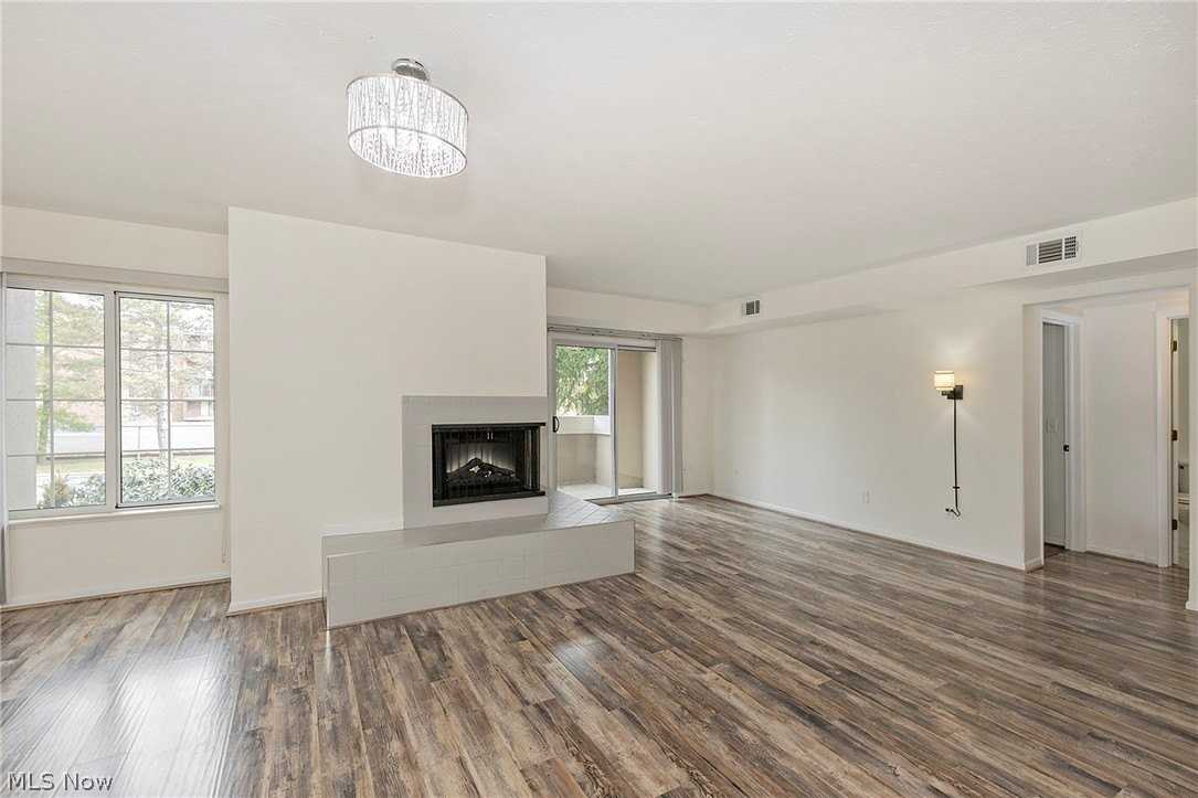 26101 Village Ln #107 - Photo 4 of 40