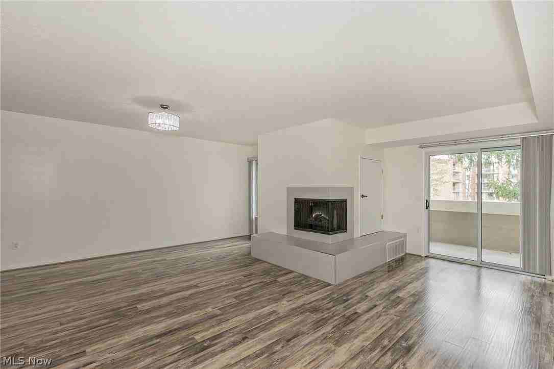 26101 Village Ln #107 - Photo 6 of 40