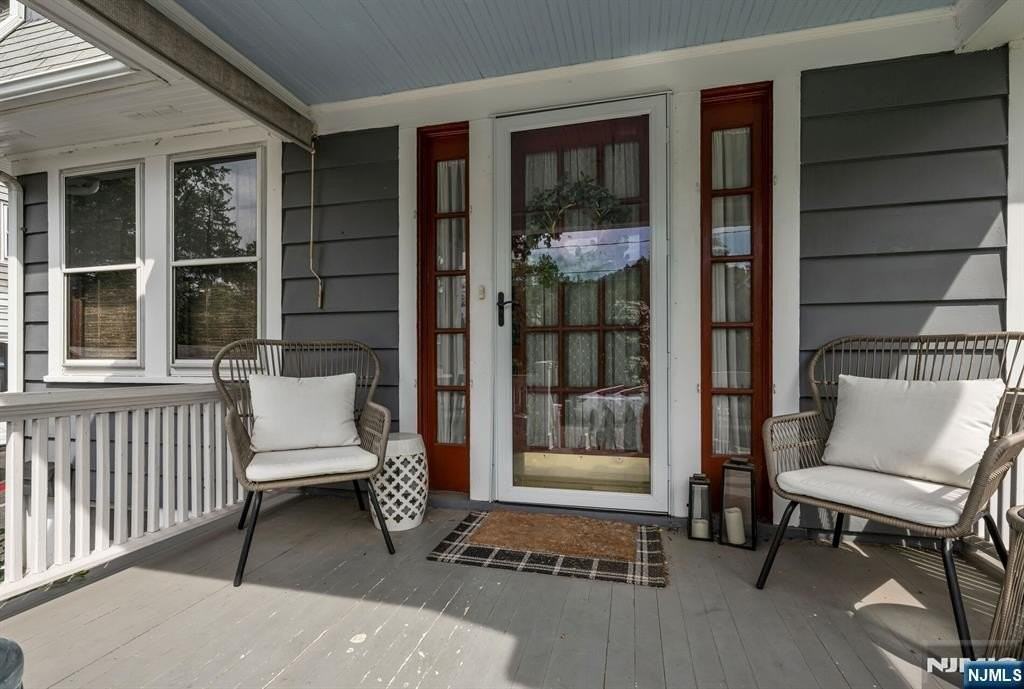 19 Christopher Pl - Photo 4 of 34