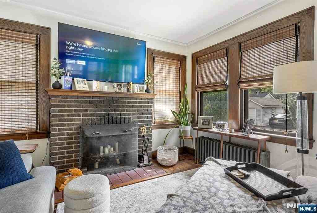 19 Christopher Pl - Photo 7 of 34