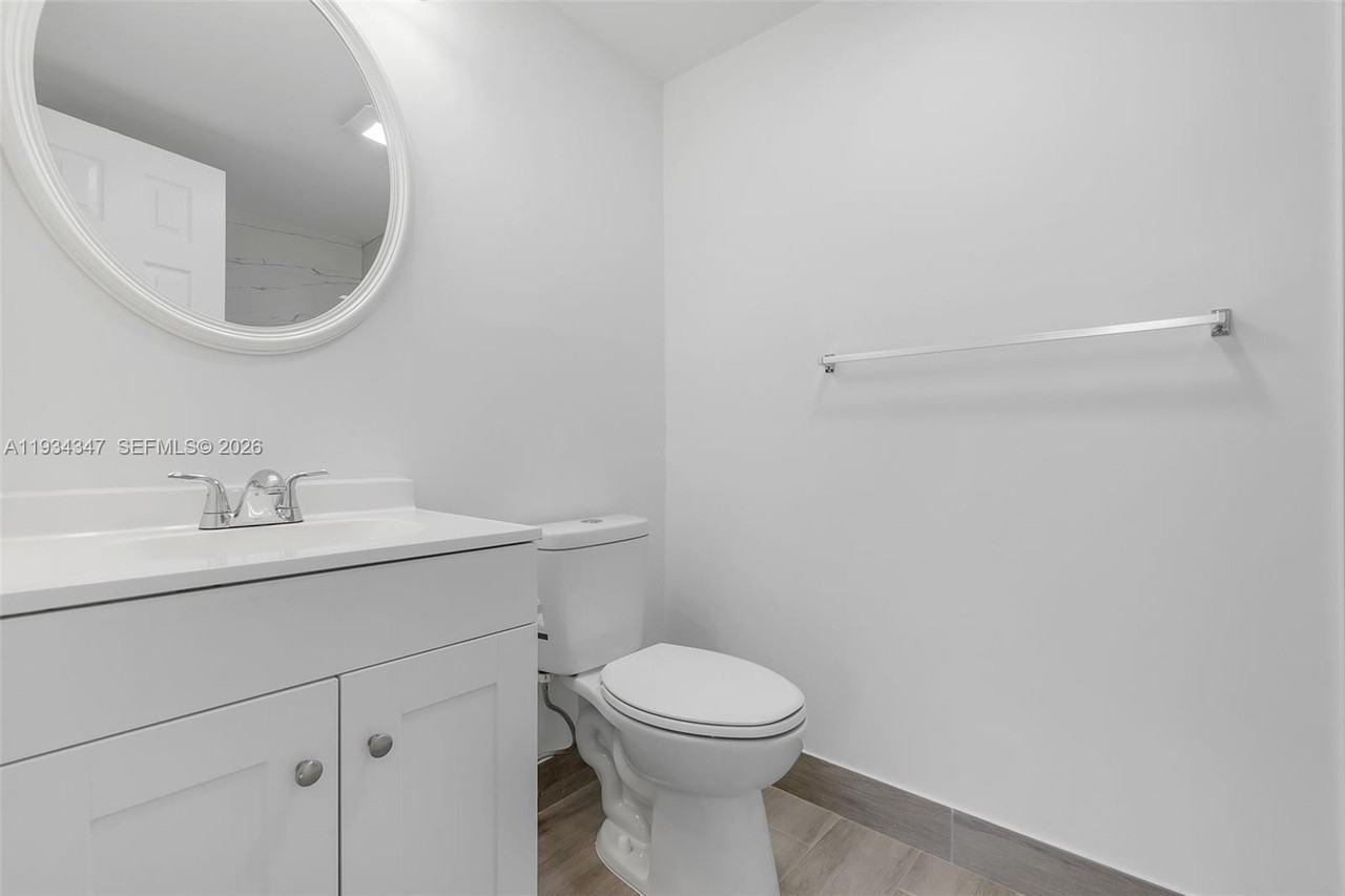 4045 W Mcnab Rd #4045 - Photo 7 of 8