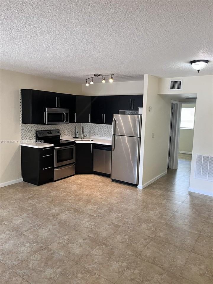 820 Cypress Park Way #820 - Photo 3 of 6