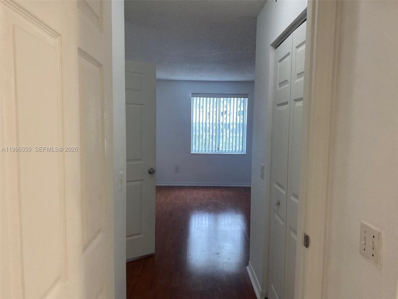 102 Se 10th St - Photo 5 of 7