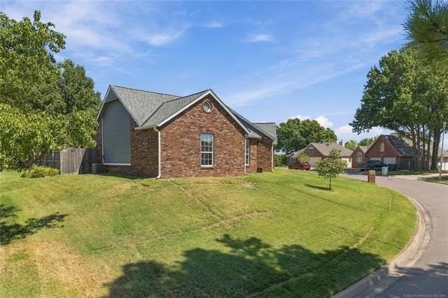 7756 S Hudson Ave - Photo 3 of 29