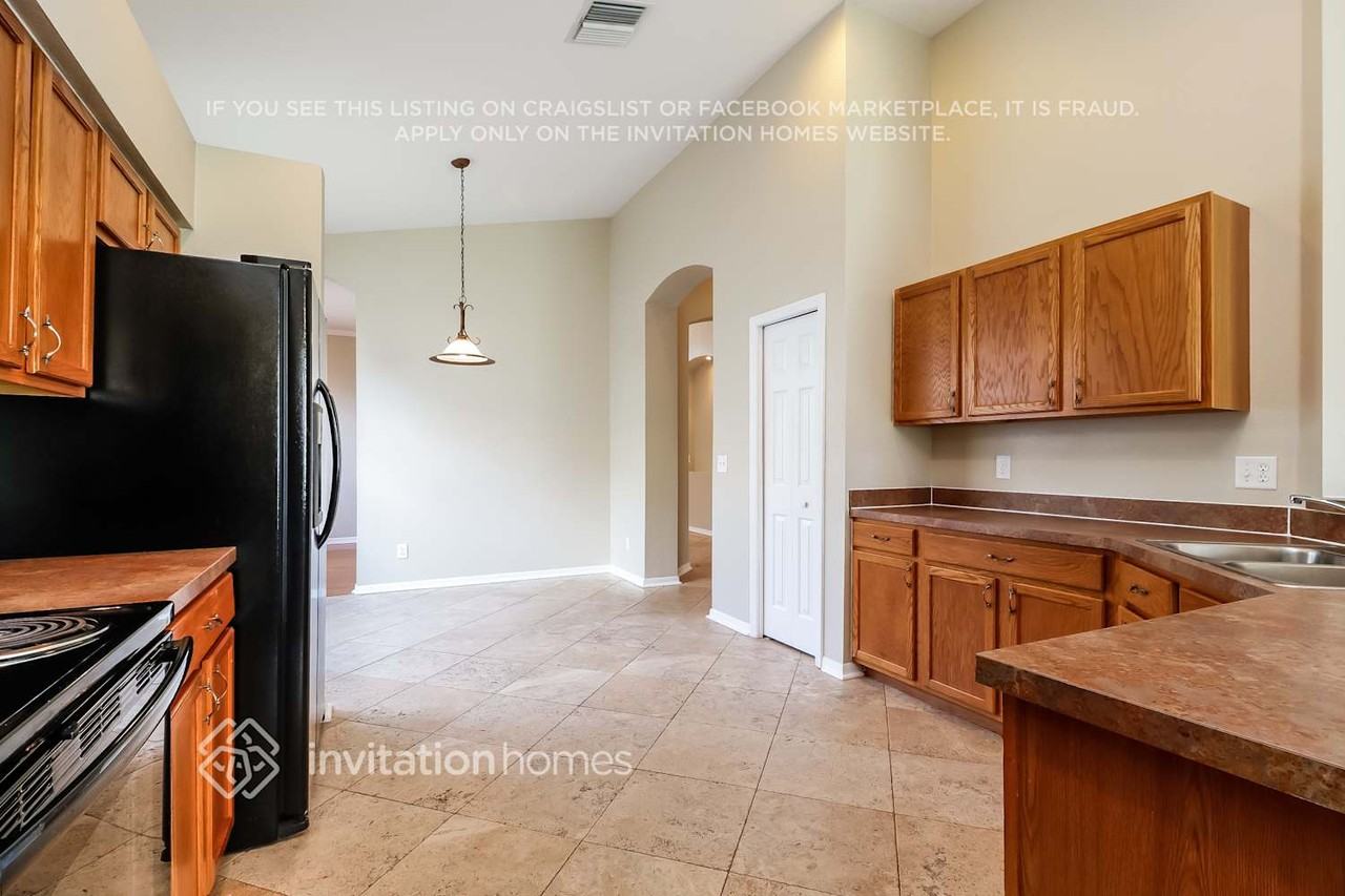 10605 Noah Ct - Photo 3 of 14