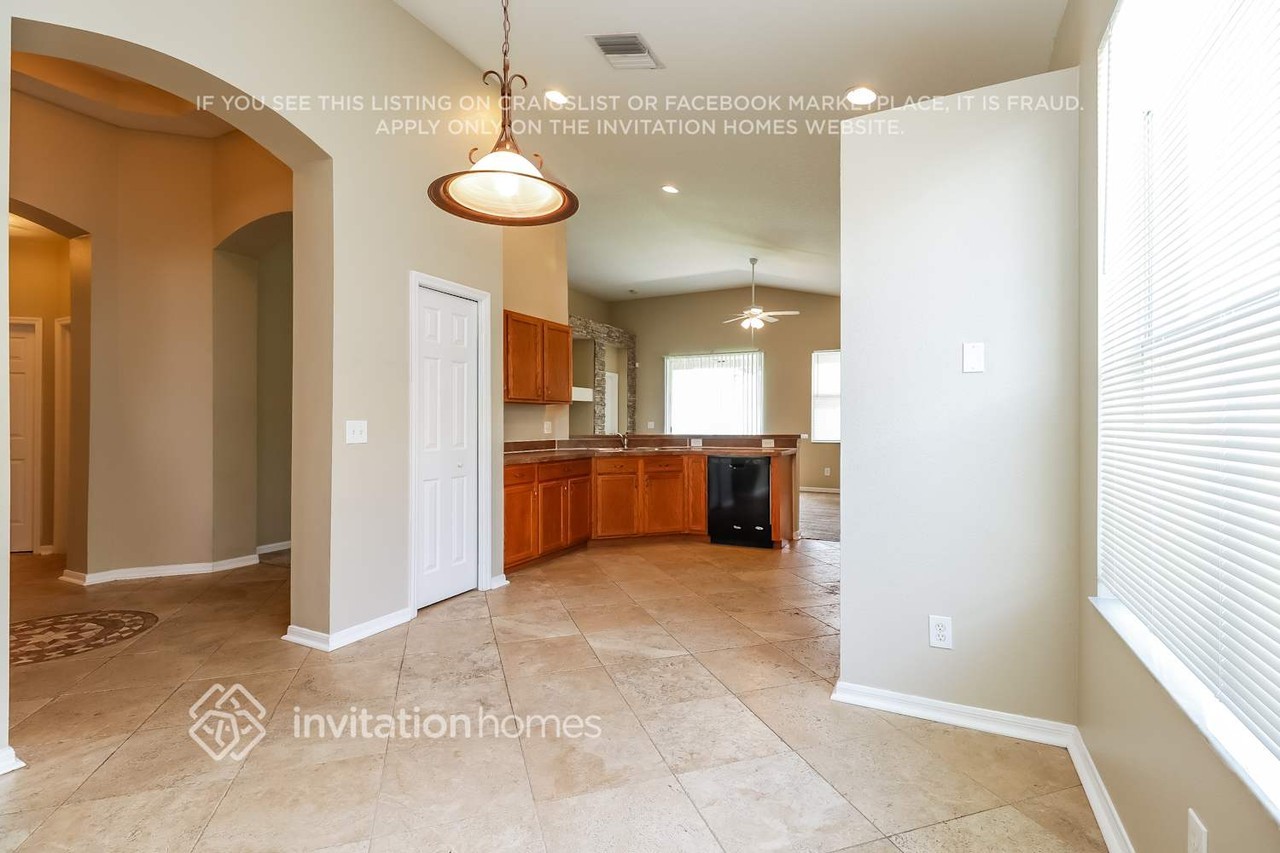 10605 Noah Ct - Photo 3 of 14