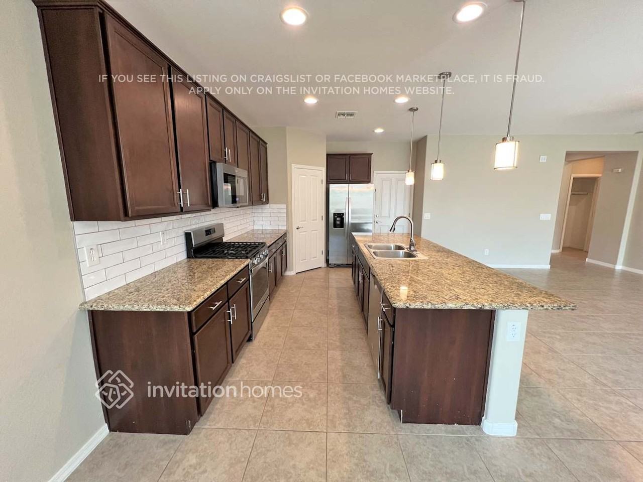 9827 E Suburban Dr - Photo 4 of 17