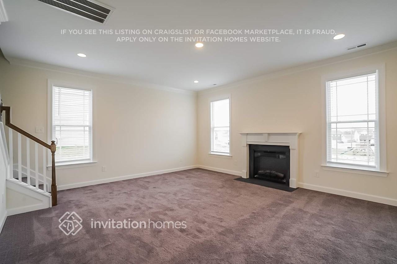 1079 Vanguard Dr - Photo 6 of 18