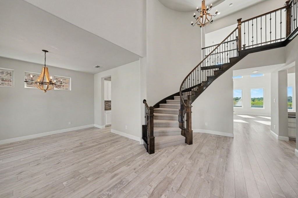 2016 Binns Dr - Photo 7 of 40