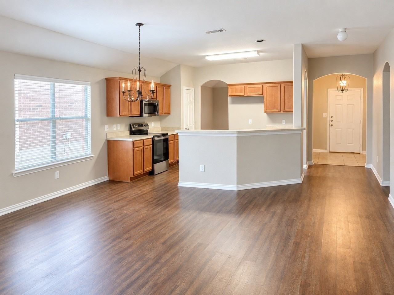 612 Cove Ct - Photo 5 of 12