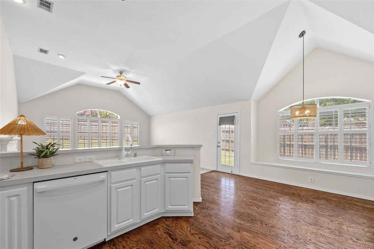 2120 Crestlake Dr - Photo 4 of 16