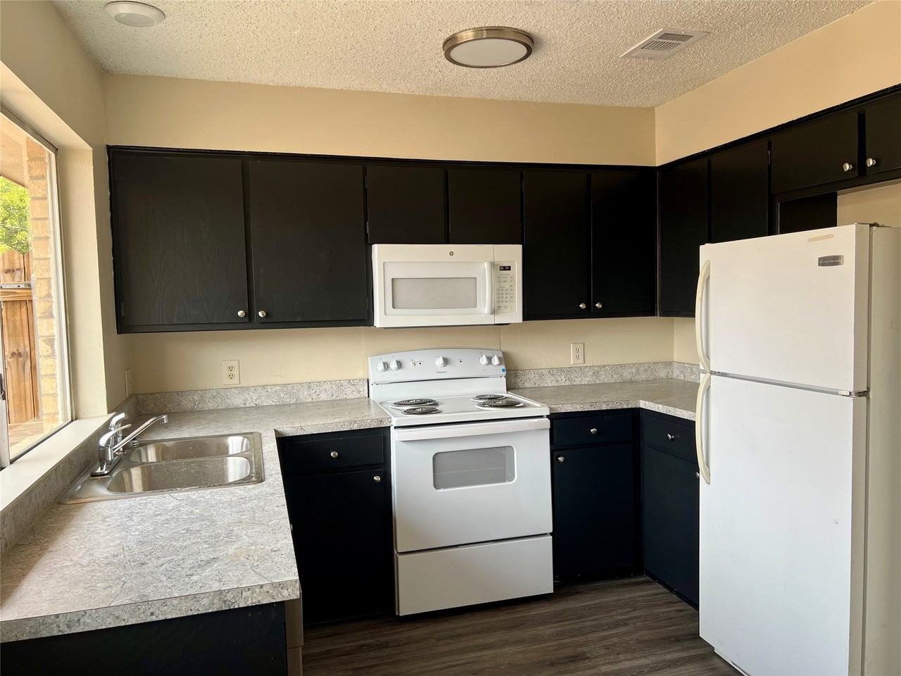 2019 Paisley Dr #A - Photo 3 of 10