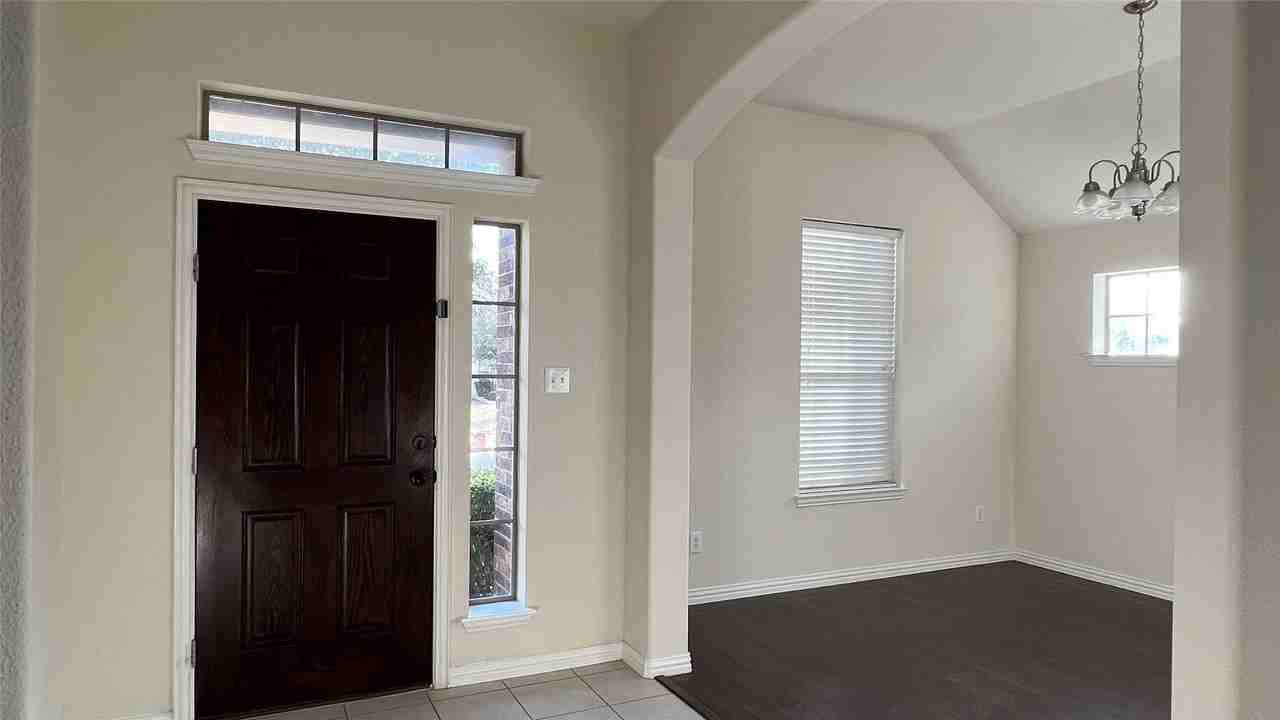 5028 Diamond Peak Ct - Photo 2 of 12