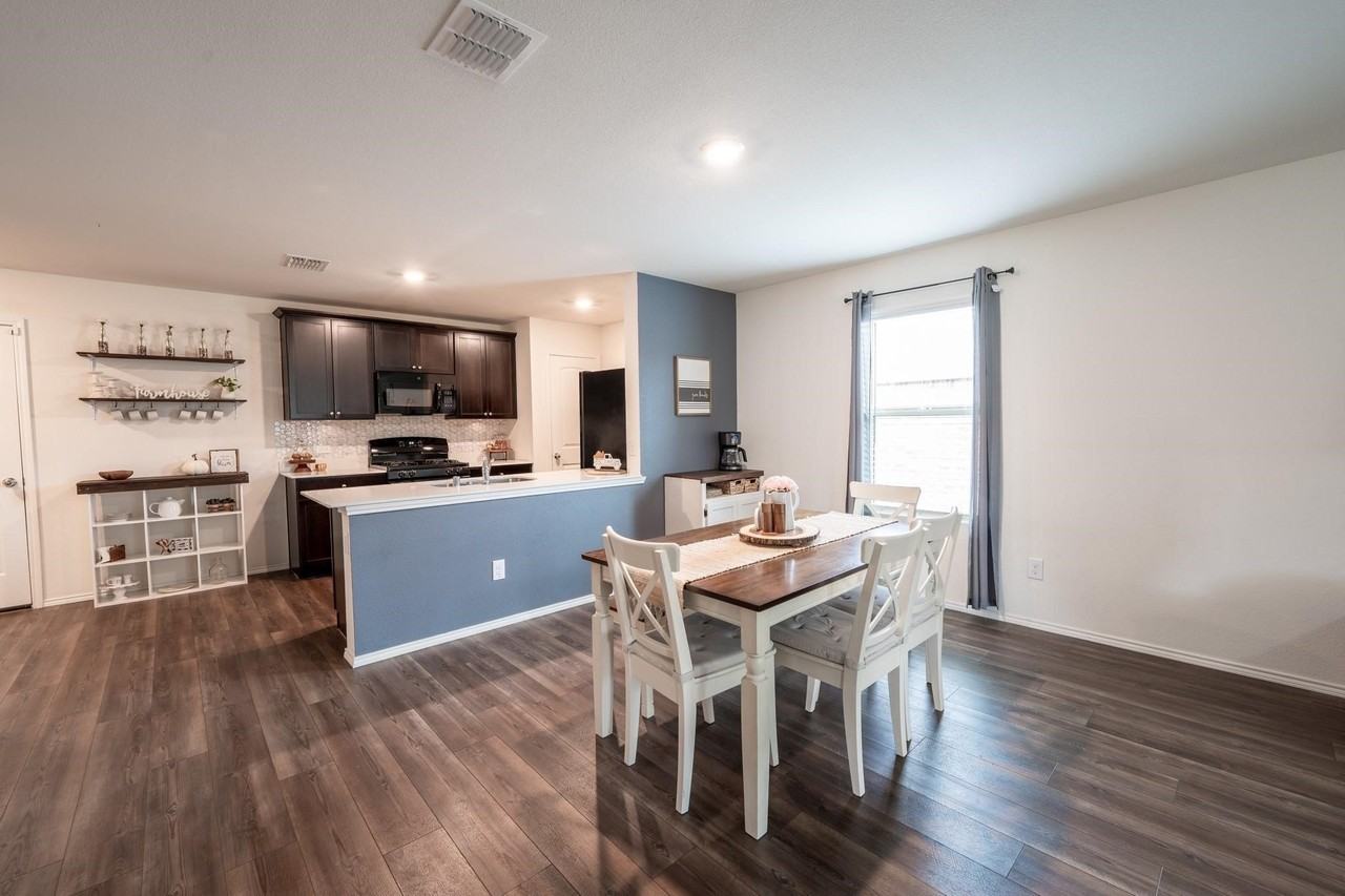 771 Bayonet St - Photo 4 of 20