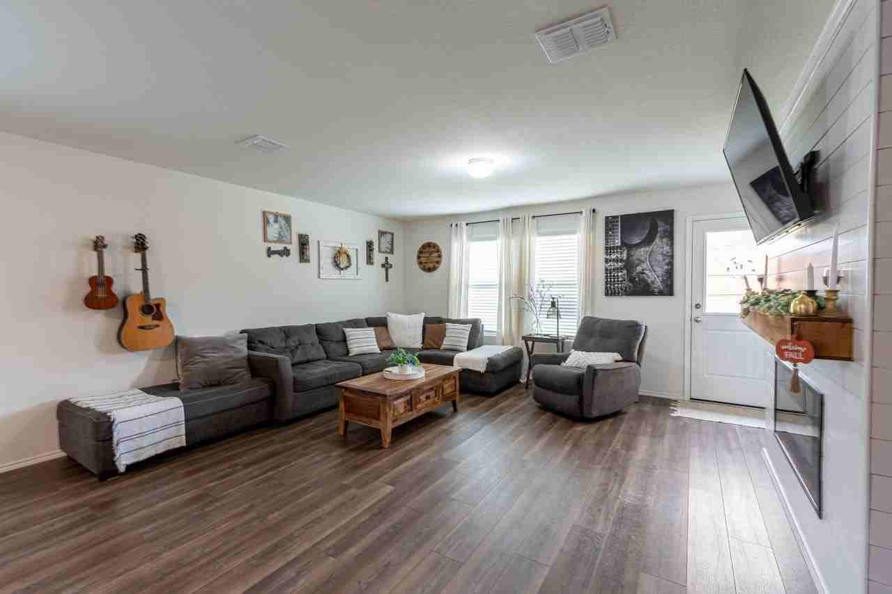 771 Bayonet St - Photo 6 of 20