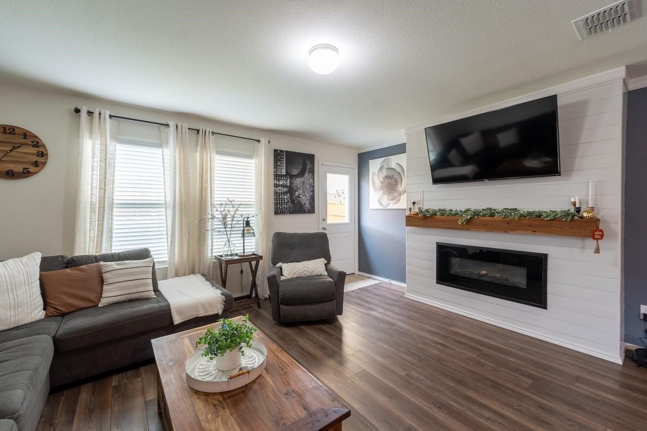 771 Bayonet St - Photo 7 of 20