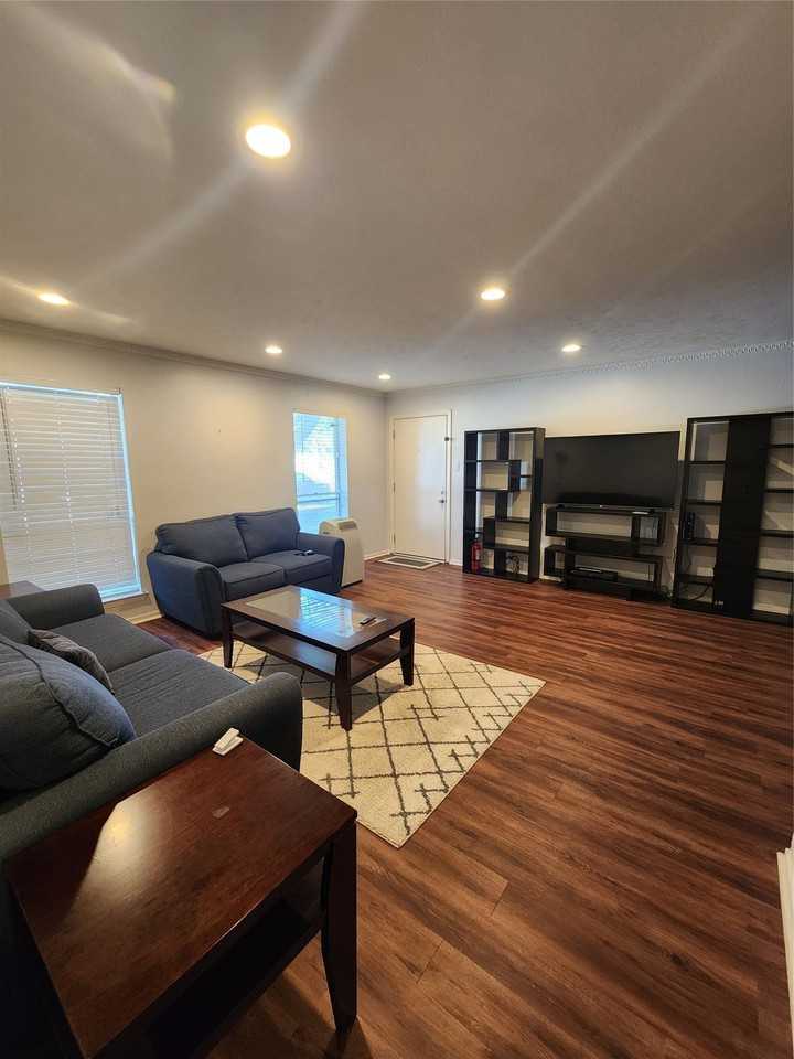 11304 Park Central Pl #B - Photo 3 of 21