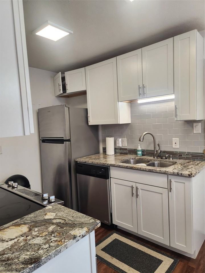 11304 Park Central Pl #B - Photo 7 of 21