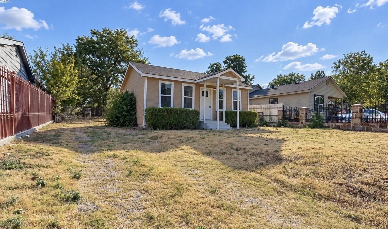 3019 Nw 27th St - Photo 2 of 12