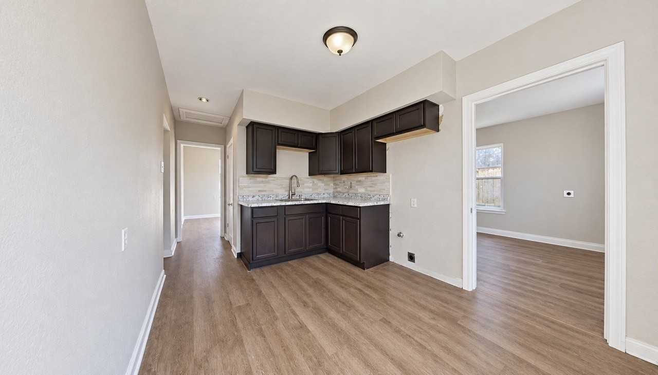 3019 Nw 27th St - Photo 5 of 12