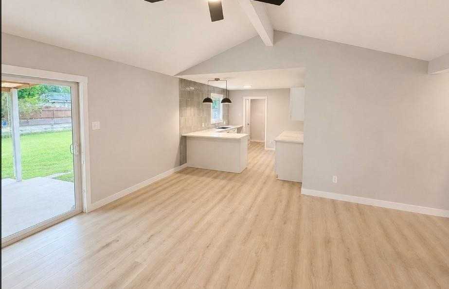 1221 Greenway Dr - Photo 6 of 19