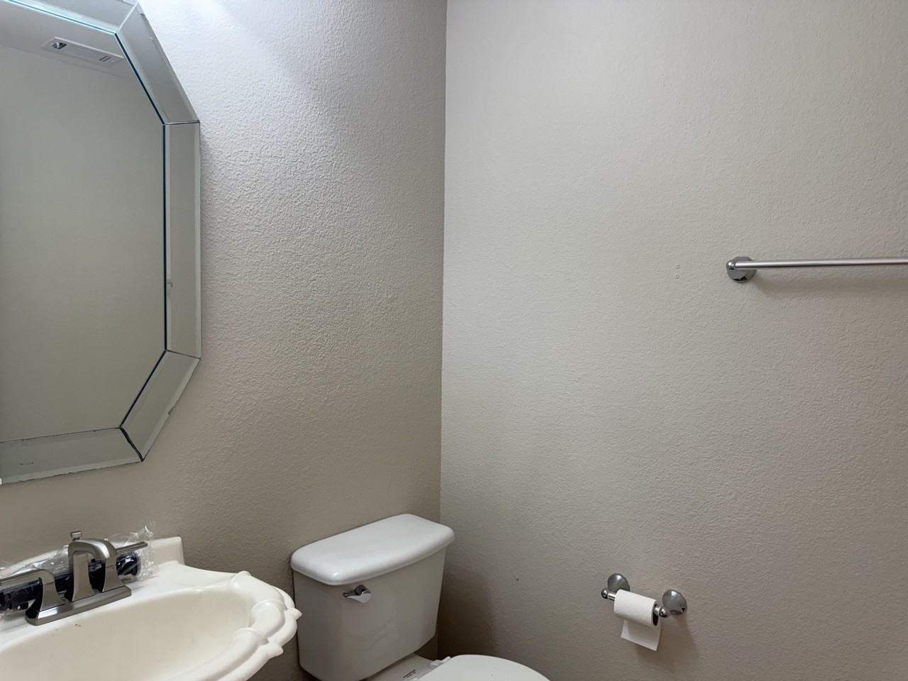 3204 Windridge Ln - Photo 6 of 33
