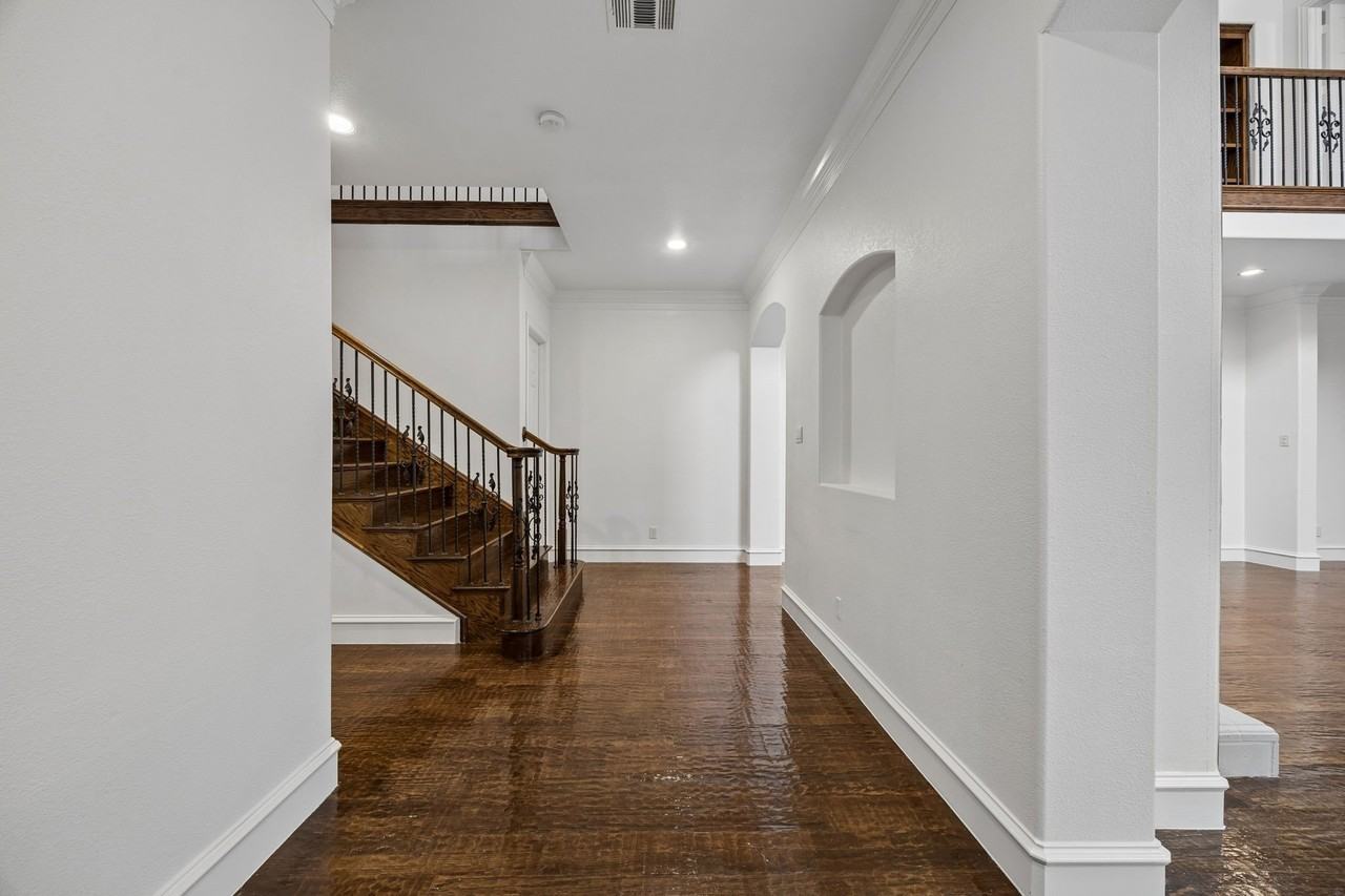 5609 La Foy Blvd - Photo 4 of 17