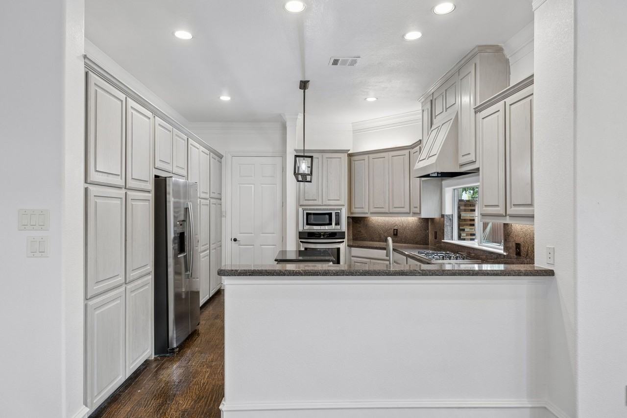 5609 La Foy Blvd - Photo 5 of 17
