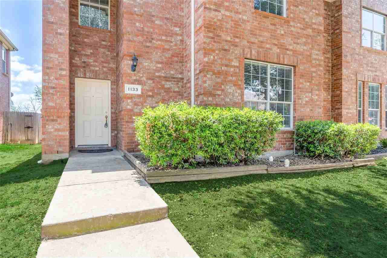 1133 Jamie Dr - Photo 2 of 16