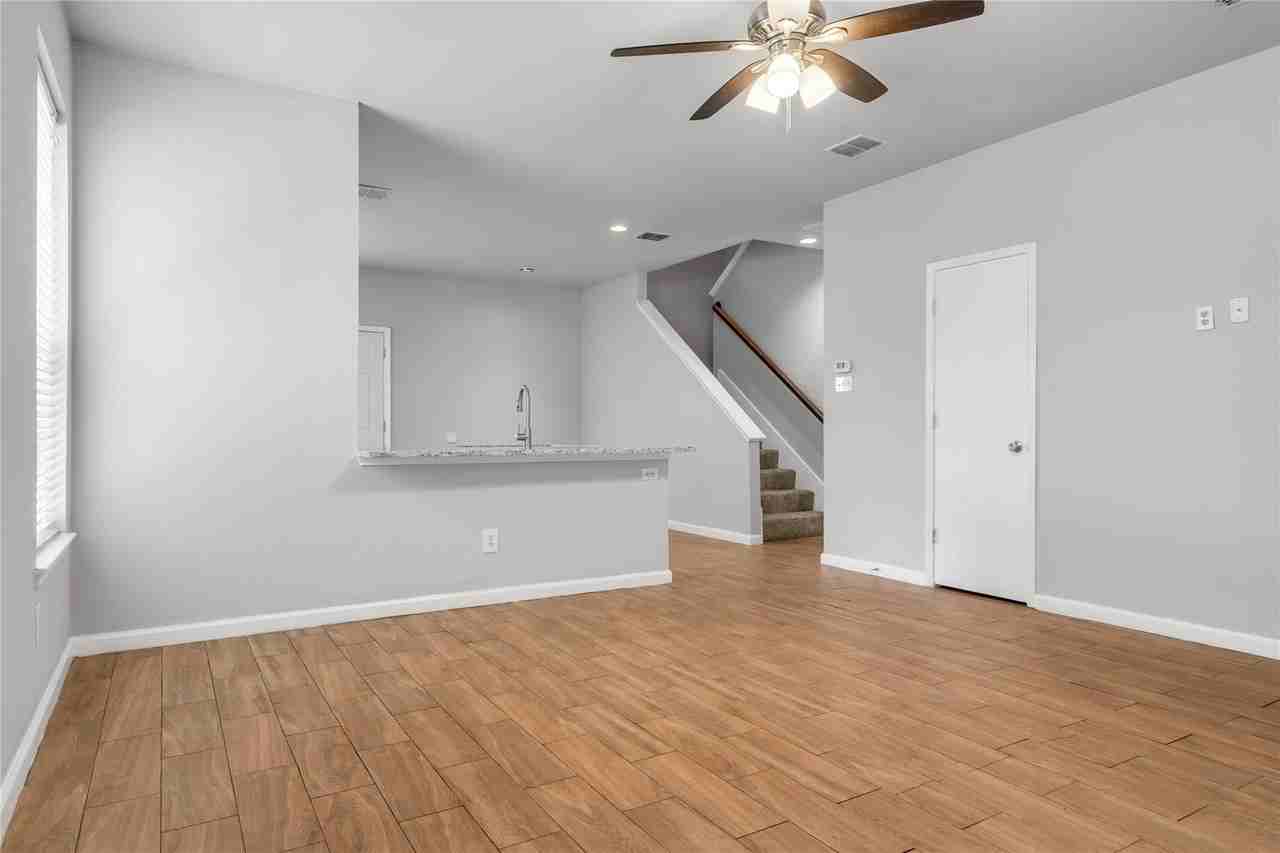 1133 Jamie Dr - Photo 4 of 16