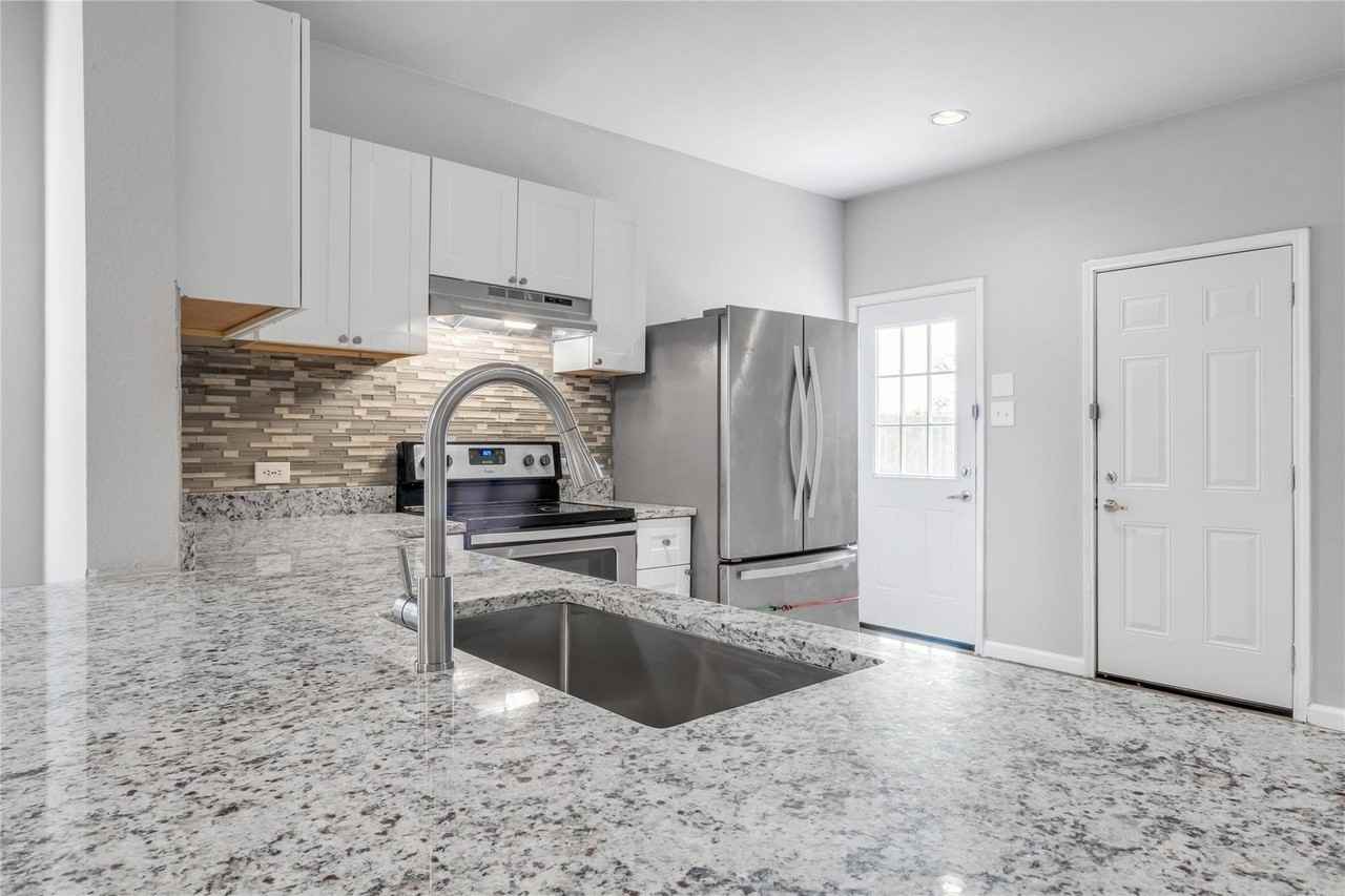 1133 Jamie Dr - Photo 6 of 16